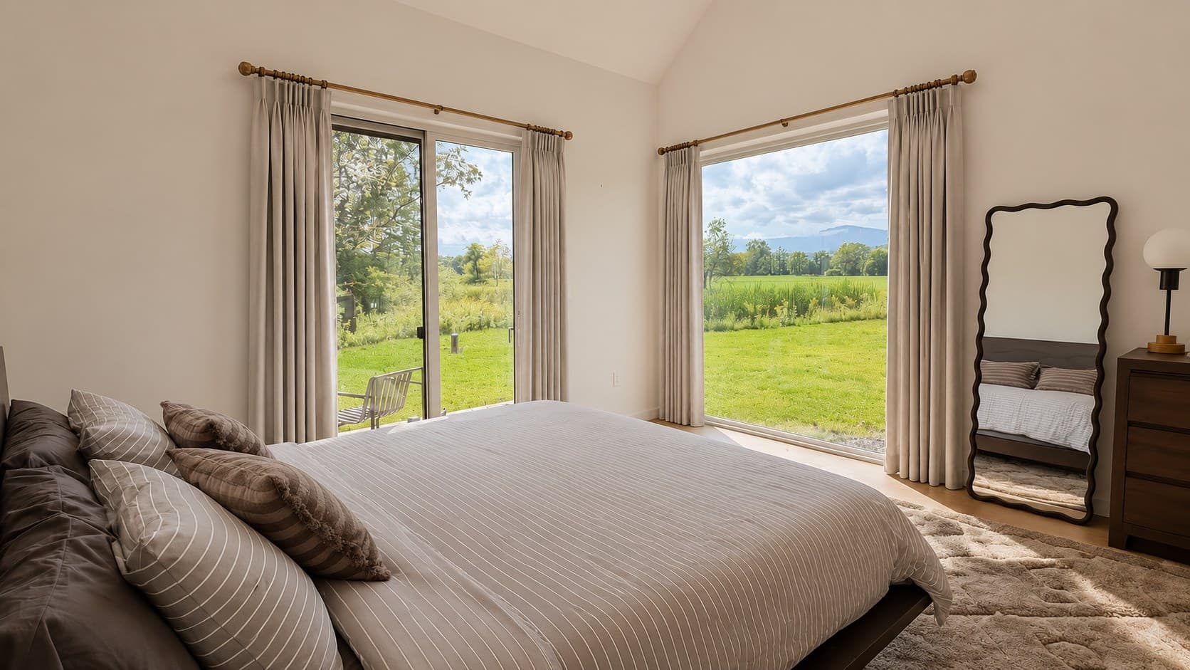 Master bedroom, on the range